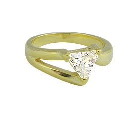 Anel folheado a ouro com uma zircônea triangular